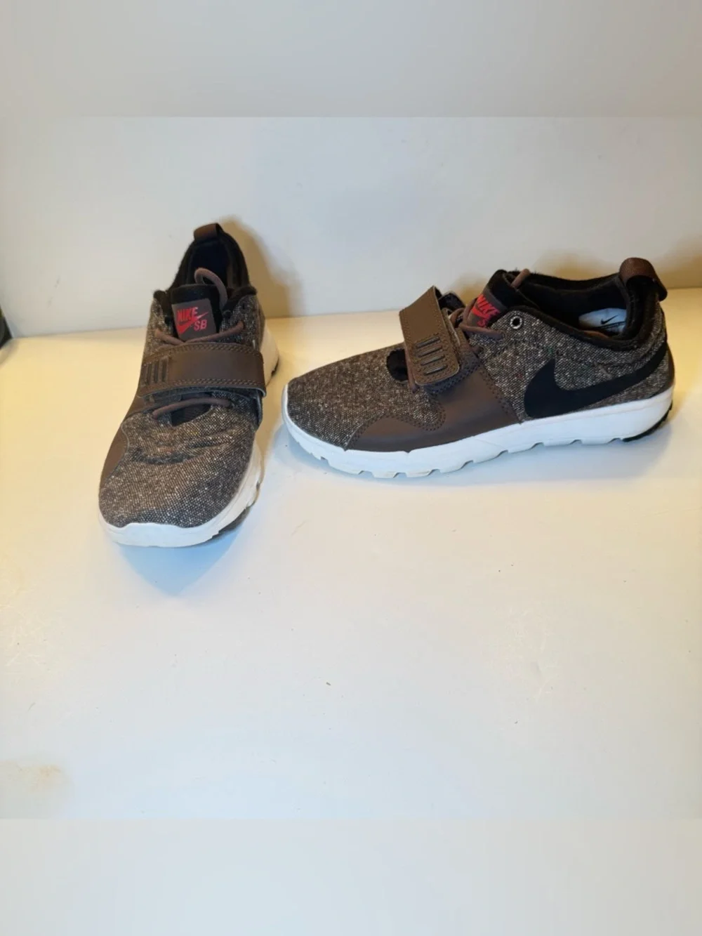 Nike Kids Brown Tweed & Black Strap Sneakers